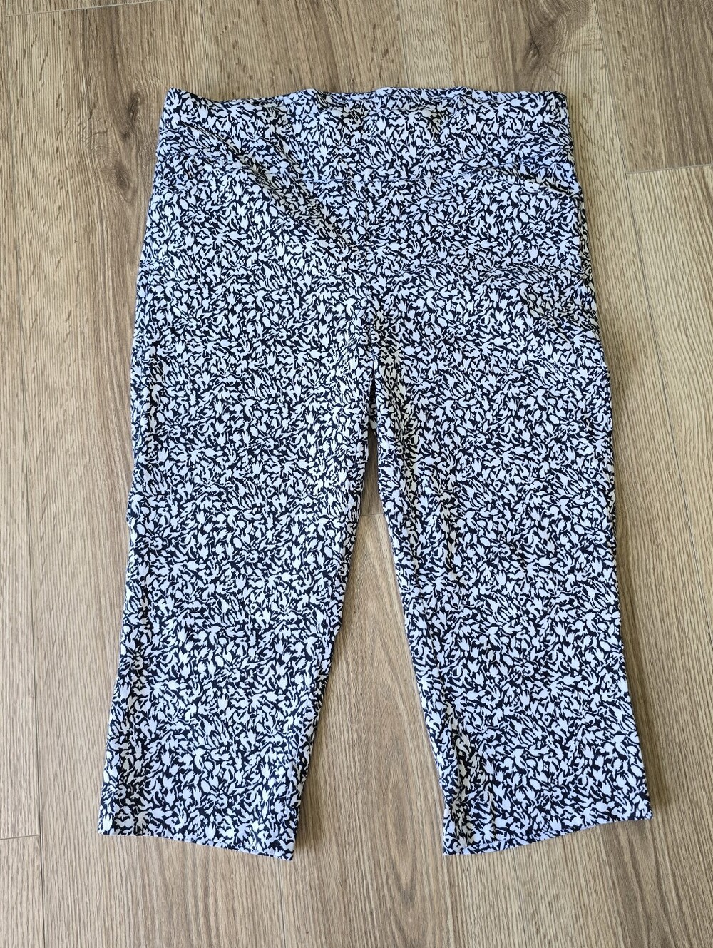 Christopher Banks Signature Slimming Pattern Pants Size 6